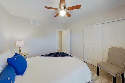 New Listing! Luxe Getaway With Pool & Mountain Views Home