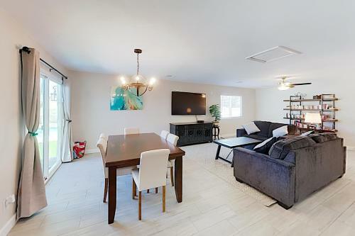 New Listing! Luxe Getaway With Pool & Mountain Views Home