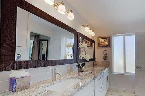 New Listing! Luxe Getaway With Pool & Mountain Views Home
