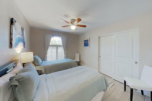 New Listing! Luxe Getaway With Pool & Mountain Views Home