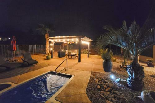 Desert Paradise - Home Office & Gym - Private Pool Home