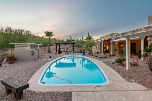 Desert Paradise - Home Office & Gym - Private Pool Home