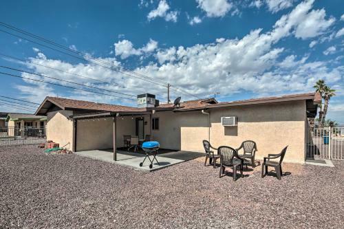 Updated Home With Patio, 5 Mins To Lake Havasu!