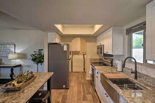 Updated Home With Patio, 5 Mins To Lake Havasu!
