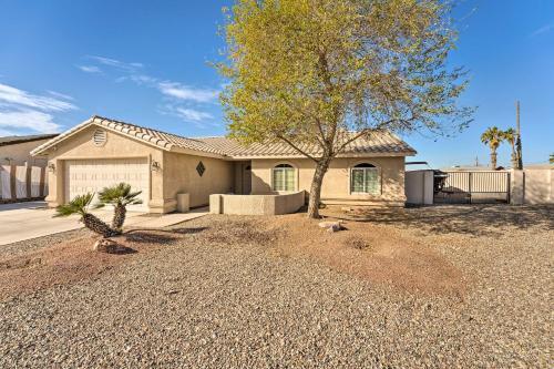 Home With Fire Pit And Grill, 4 Mi To Lake Havasu