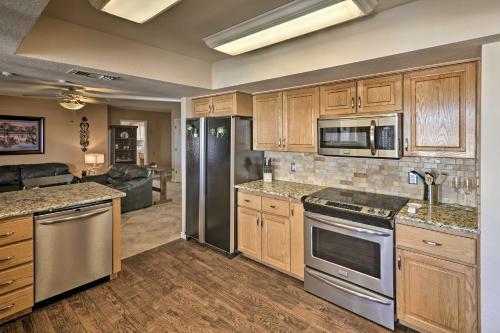 Zen Desert Oasis With Lake View, 1 Mi To Beach!