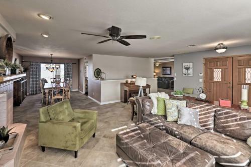 Zen Desert Oasis With Lake View, 1 Mi To Beach!