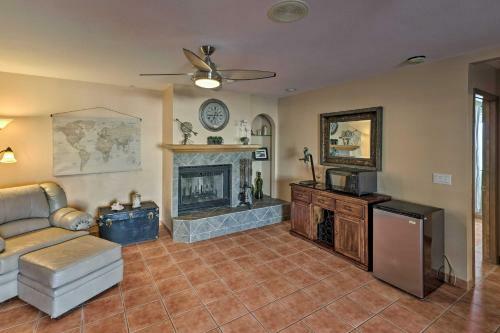 Zen Desert Oasis With Lake View, 1 Mi To Beach!