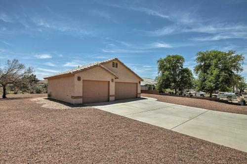 Peaceful Fort Mohave Home 6 Miles Colorado River!