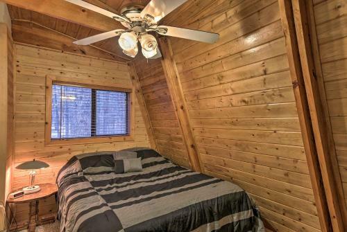 Munds Park Cabin With Furnished Deck And Fire Pit!