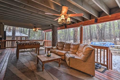 Munds Park Cabin With Furnished Deck And Fire Pit!
