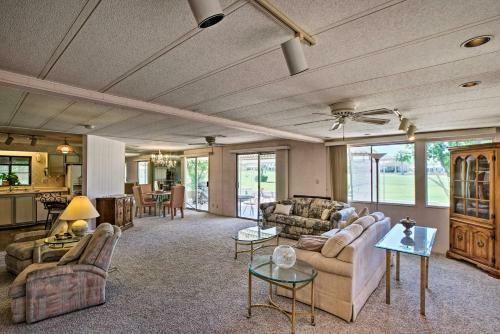 House With Golf Course View And Pool Access!