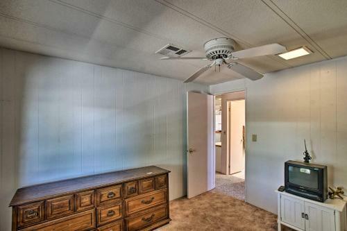 House With Golf Course View And Pool Access!