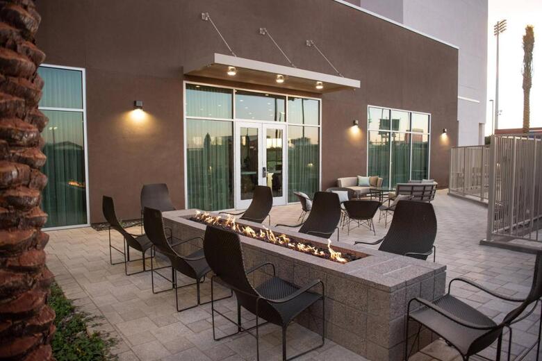 Hotel Courtyard By Marriott Mesa At Wrigleyville West