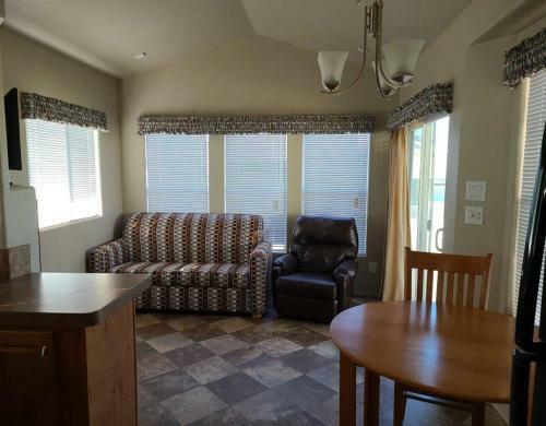 Mesa Spirit Park Model Premium 2 - Entire Home 55 Plus Community