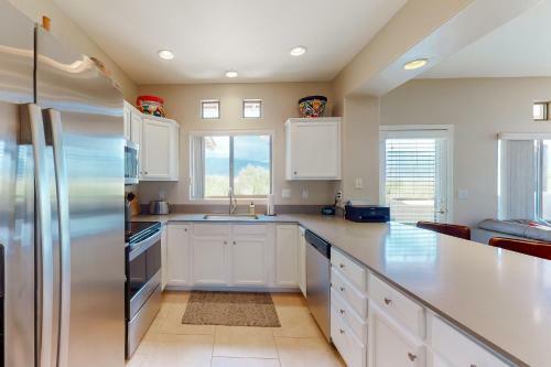 Catalina Mountain Views #212