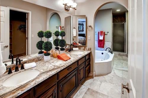 Scottsdale Home With Fireplace And Private Heated Pool!