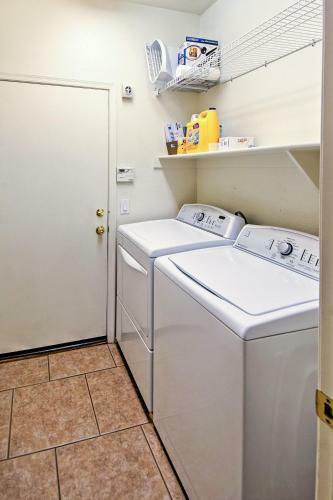 Peoria Family Home With Grill, 5mi To Spring Training