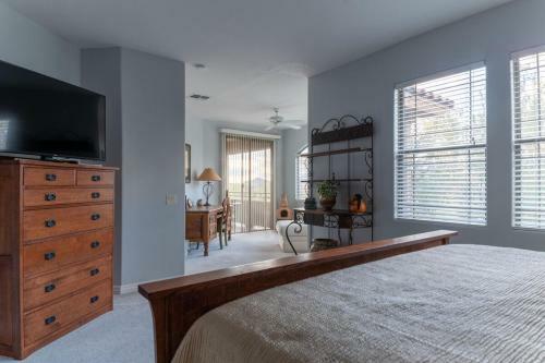 Sunset Sanctuary 3br By Casago