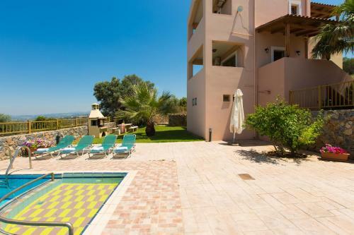 Maroulas Villas Ioanna & Stavros, Stunning Views!