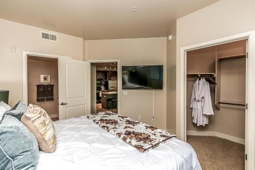 Apartamento Upscale Complex - King Beds - View Of Resort Style Pool With Parking
