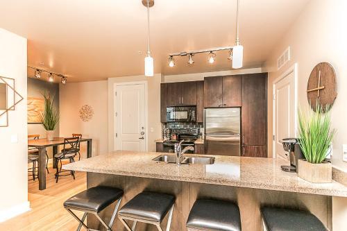 Apartamento Upscale Complex - King Beds - View Of Resort Style Pool With Parking