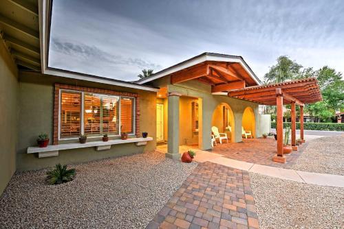Phoenix House With Patio - 1 Block To Public Transit!