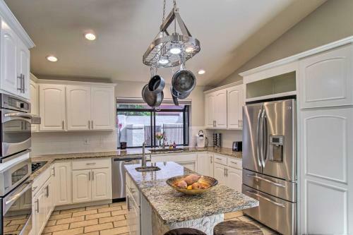 Trendy Phoenix Home With Pool - Walk To Lookout Mtn!