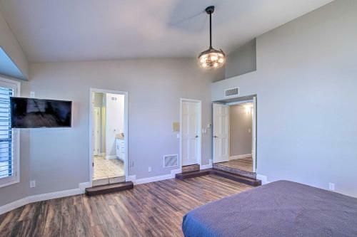 Trendy Phoenix Home With Pool - Walk To Lookout Mtn!