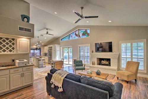 Trendy Phoenix Home With Pool - Walk To Lookout Mtn!