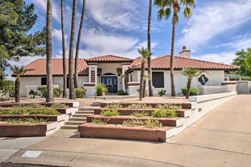 Trendy Phoenix Home With Pool - Walk To Lookout Mtn!
