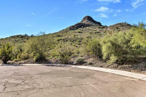 Trendy Phoenix Home With Pool - Walk To Lookout Mtn!