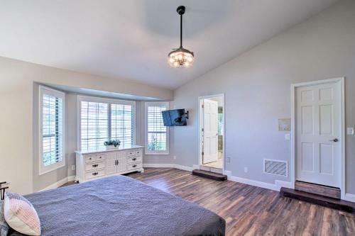 Trendy Phoenix Home With Pool - Walk To Lookout Mtn!