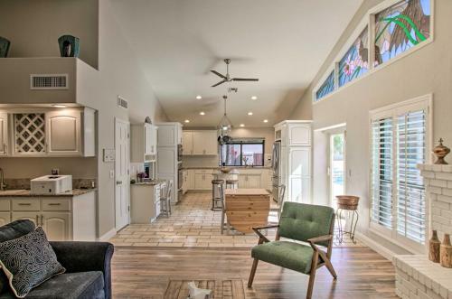 Trendy Phoenix Home With Pool - Walk To Lookout Mtn!