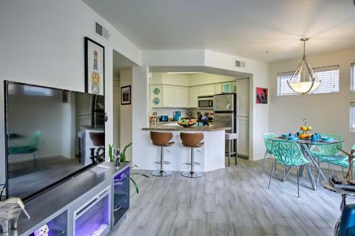 Apartamento Chic Condo With Pool About 3 Mi To Downtown Phoenix!