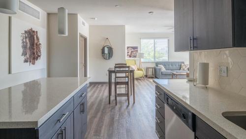 Apartamento Wanderjaunt - Chic Central Phoenix Apts