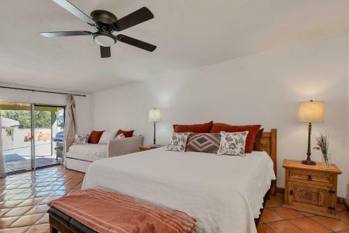 Stylish Scottsdale Home With Yard Pets Welcome