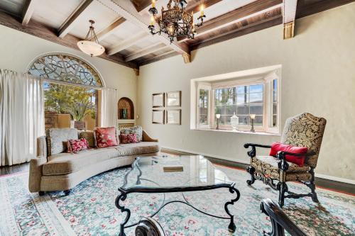 Phoenix Manor