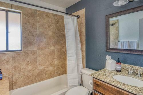 Stylish 3br Home In Phoenix By Wanderjaunt