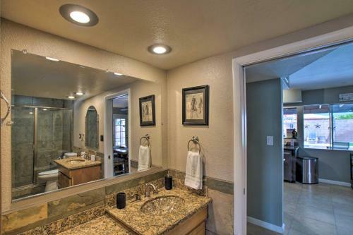 Relaxing Phoenix House With Hot Tub, Pool, And Grill!