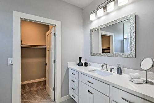 Upscale Phoenix Home With Backyard, Near Golf!