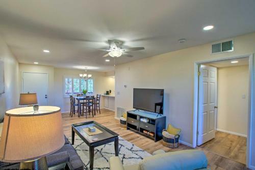 Apartamento Modern Paradise Valley Escape With Pool Access!