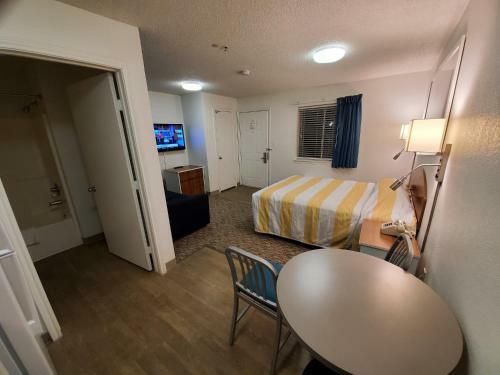 Hotel Intown Suites Extended Stay Phoenix Az - East
