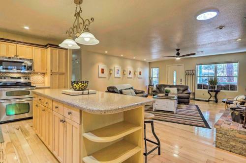 Pine House On Wooded Lot With Covered Patio And Deck!