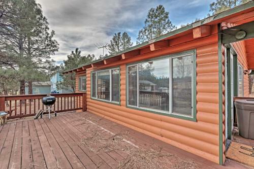 Lakeside Log Cabin With Deck Less Than 2 Mi To Rainbow Lake!