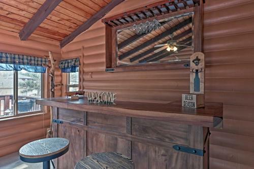 Lakeside Log Cabin With Deck Less Than 2 Mi To Rainbow Lake!
