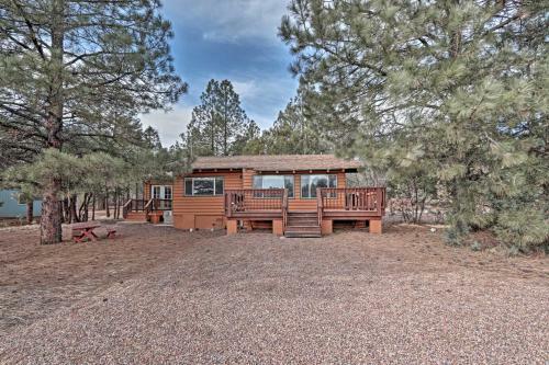 Lakeside Log Cabin With Deck Less Than 2 Mi To Rainbow Lake!
