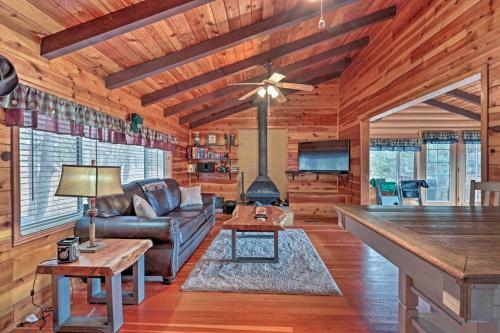 Lakeside Log Cabin With Deck Less Than 2 Mi To Rainbow Lake!