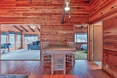 Lakeside Log Cabin With Deck Less Than 2 Mi To Rainbow Lake!