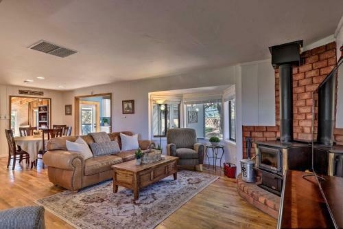 Prescott Cabin With Deck And Mtn Views 4 Mi Downtown!